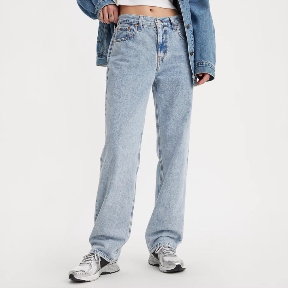 Levi’s Low Pro Straight Jean in Charlie Glow Up Medium Wash Size 26